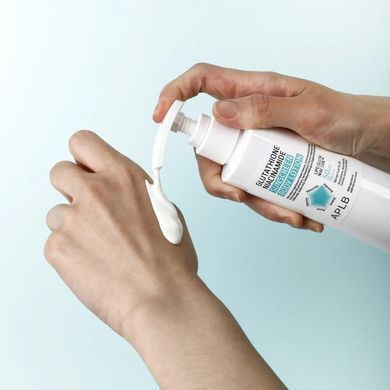 APLB Glutathione Niacinamide Sunscreen Body Lotion SPF50+ PA++++ &ndash; сонцезахисний лосьйон для тіла з глутатіоном і ніацинамідом