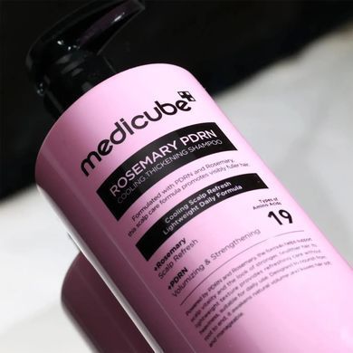 Medicube Rosemary PDRN Cooling Thickening Shampoo &ndash; охолоджувальний шампунь для об&rsquo;єму та візуальної щільності волосся з розмарином і полінуклеотидами