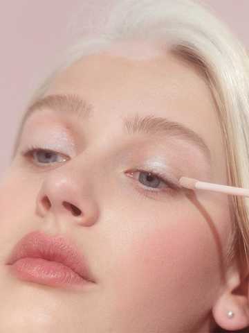 Купити Glossier Lidstar glistening eye glow - рідкі сяючі тіні Moon  (бежеві) - сайт Beauty Smart