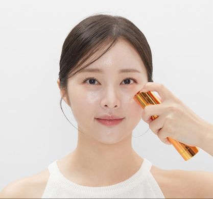VT Cosmetics Vita-Light Reedle Shot 300 &ndash; освітлювальна сироватка бустер зі спікулами (300) і вітаміном С