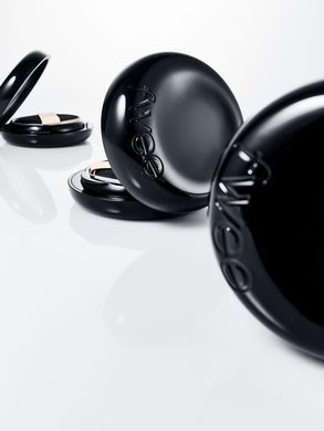 FWEE All-Day Cover Black Cushion &ndash; стійкий кушон з повним покриттям